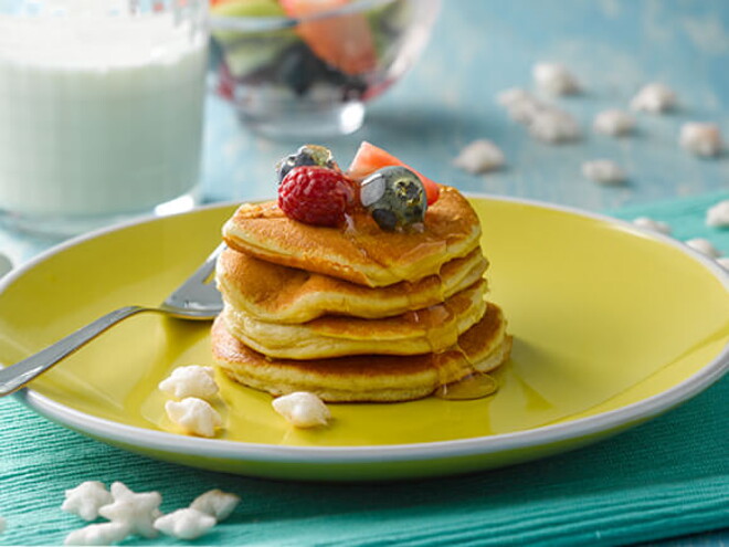 Pancakes Esponjosos con Fruta Fresca